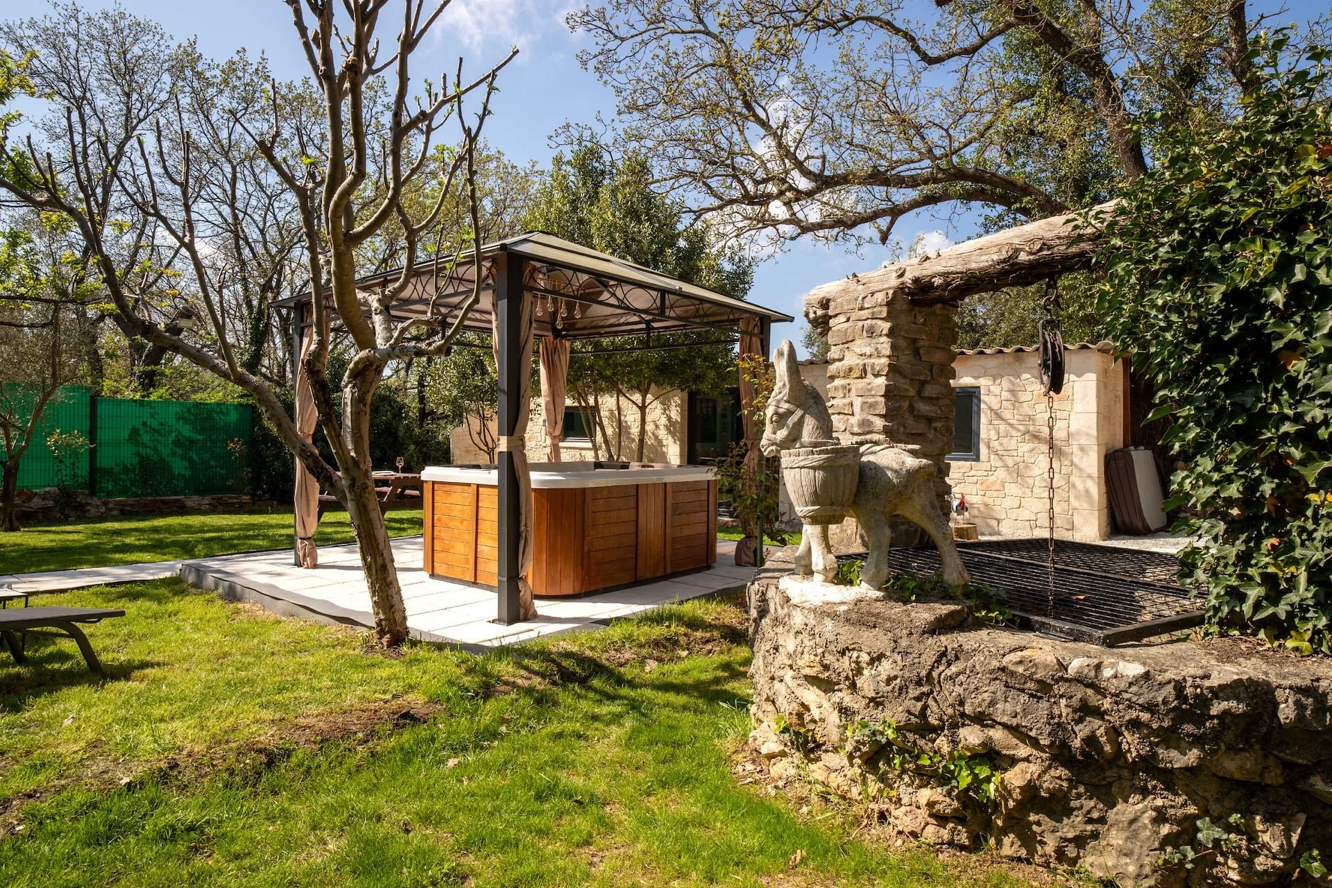 Ô Jacuzzi du Mazet, Murles, photo 18