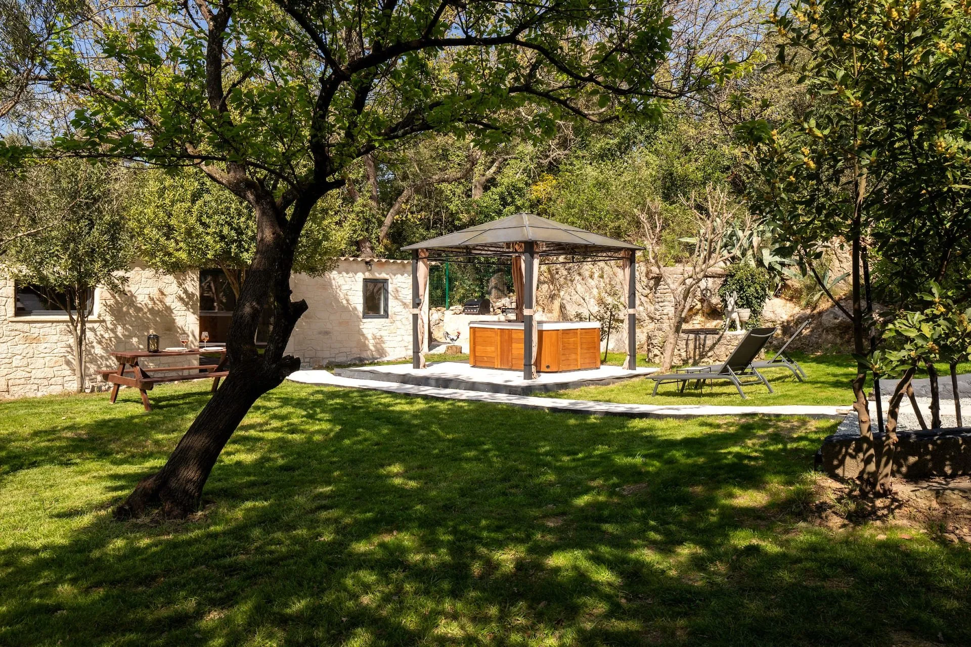 Ô Jacuzzi du Mazet, Murles, photo 20