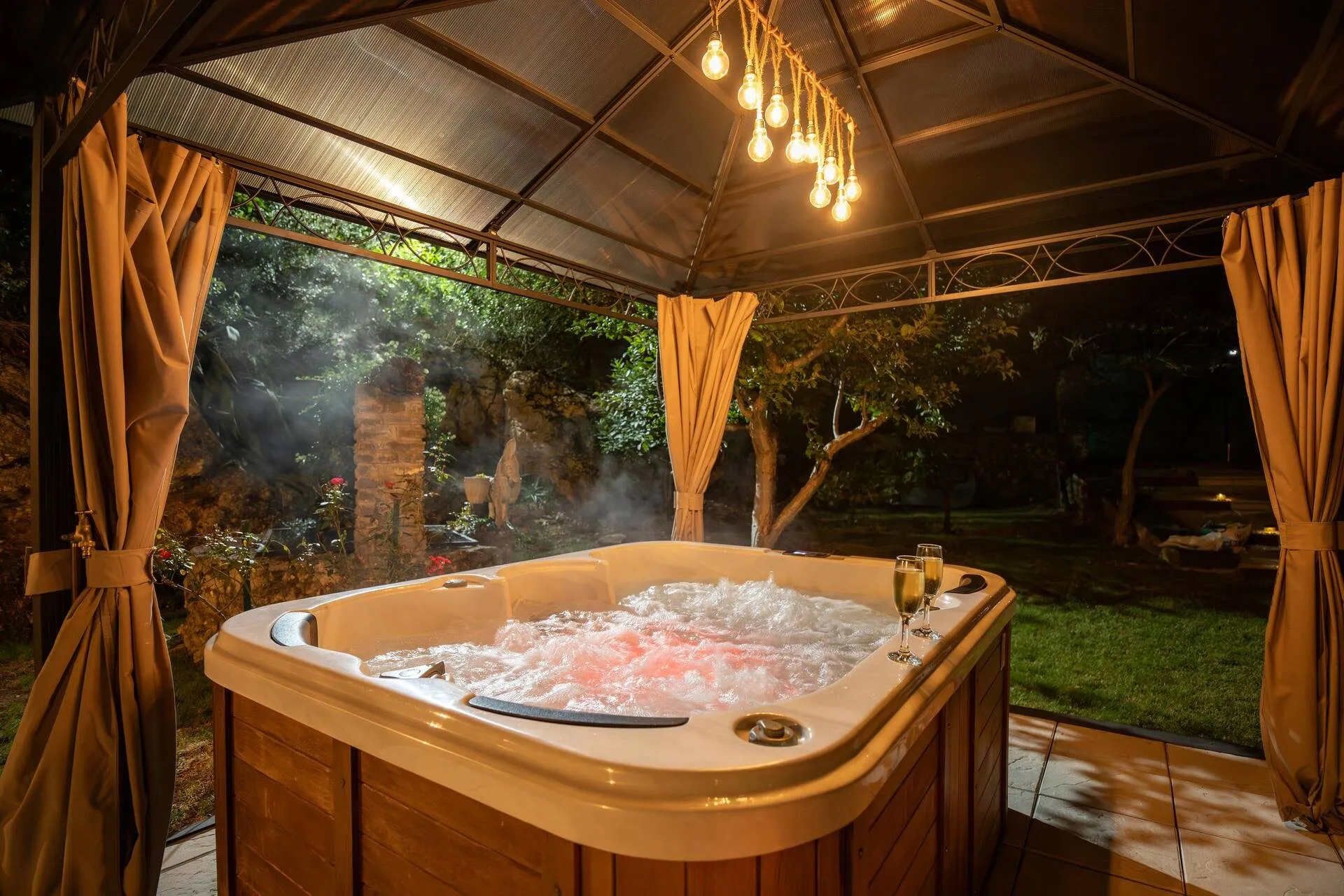 Ô Jacuzzi du Mazet, Murles, photo 22